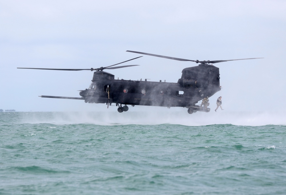 USAJFKSWCS Students Train at Combat Dive School