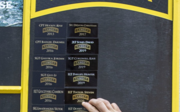 Chosin Rangers add their names to the wall