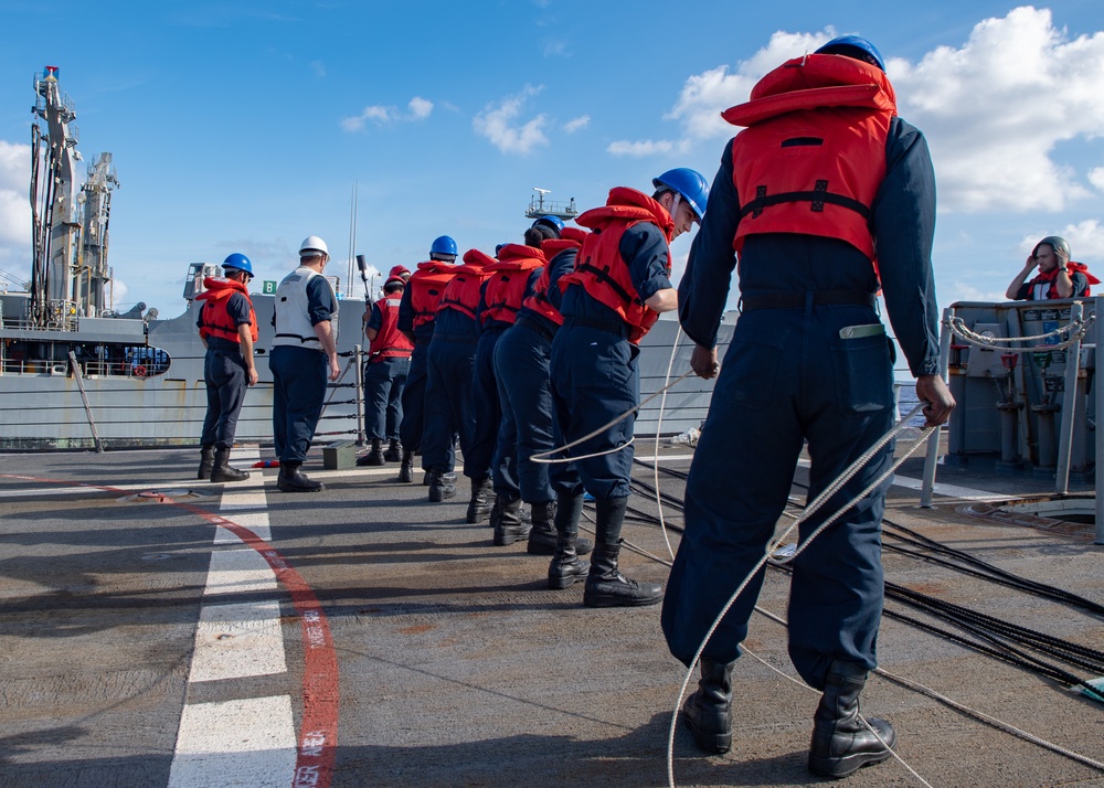 USS Mustin Conducts Replenishment-at-Sea