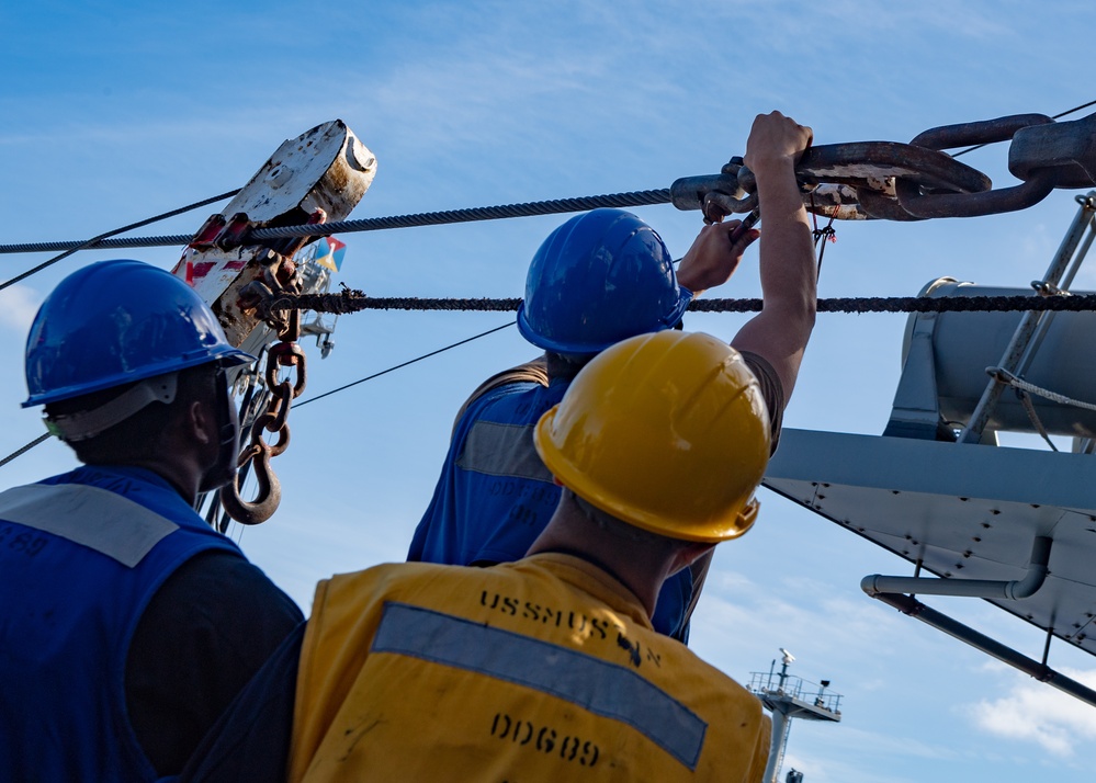 USS Mustin Conducts Replenishment-at-Sea