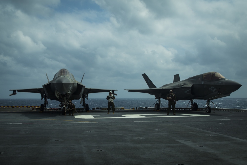 31st MEU Marines fly over USS America