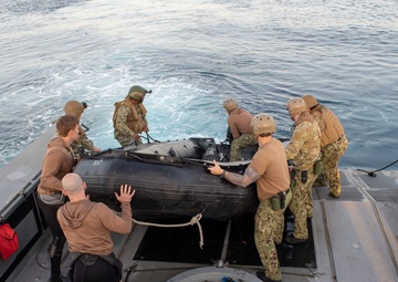 CTF 56 participates in an underwater detonation