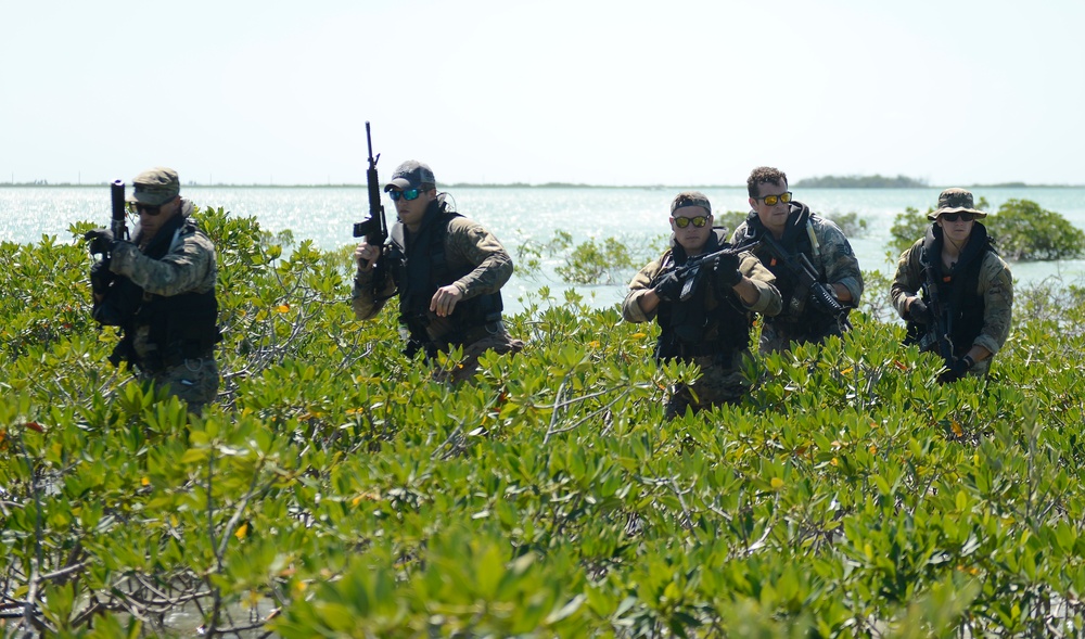 Dive School Students Take Part in Culmination Exercise