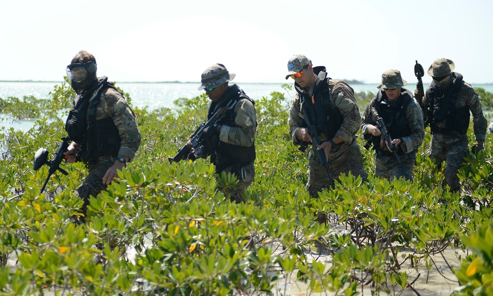 Dive School Students Take Part in Culmination Exercise