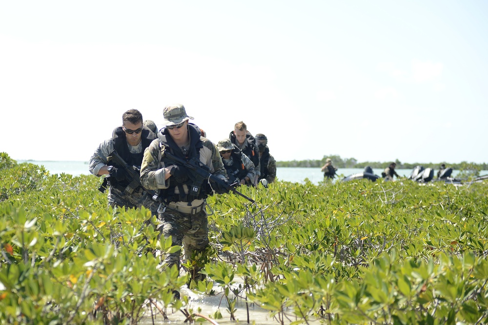 Dive School Students Take Part in Culmination Exercise