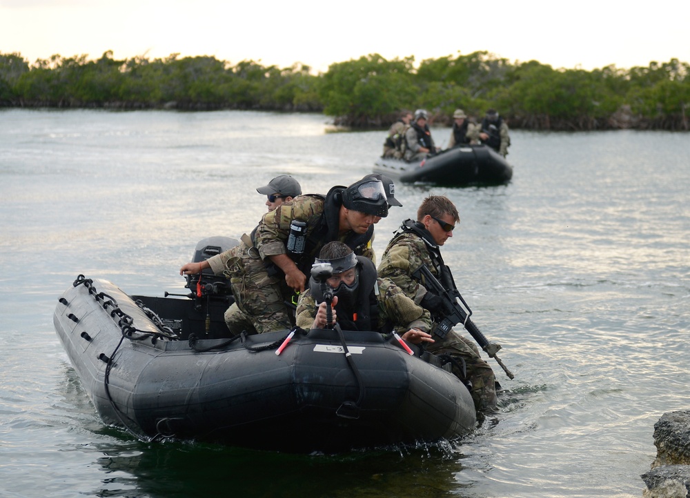 Dive School Students Take Part in Culmination Exercise