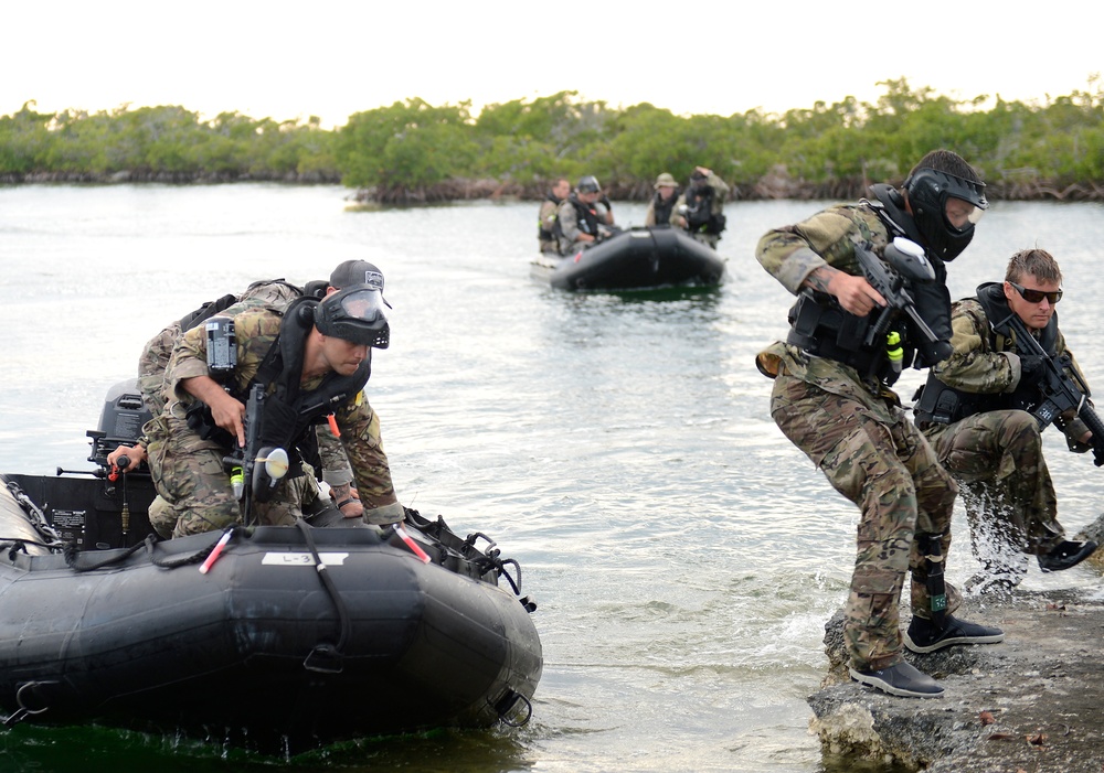 Dive School Students Take Part in Culmination Exercise