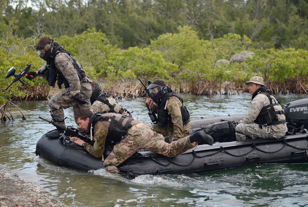 Dive School Students Take Part in Culmination Exercise