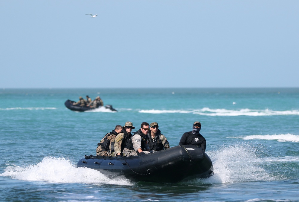 Dive School Students Take Part in Culmination Exercise