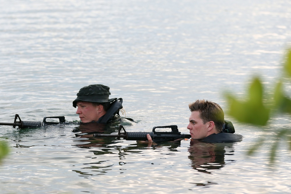 Dive School Students Take Part in Culmination Exercise