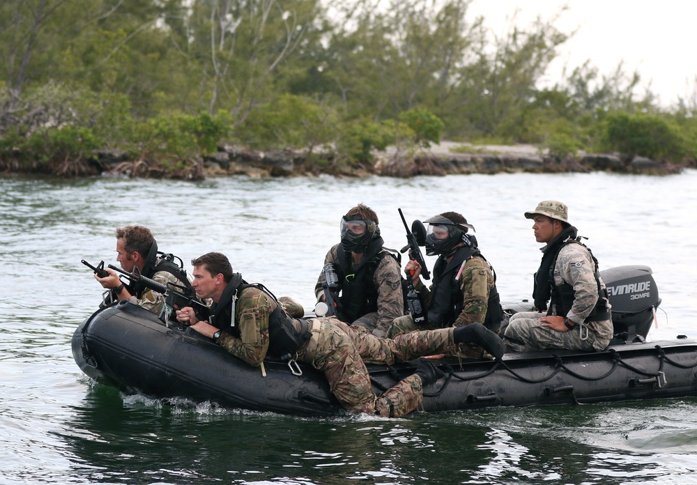 Dive School Students Take Part in Culmination Exercise