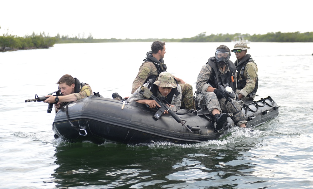 Dive School Students Take Part in Culmination Exercise