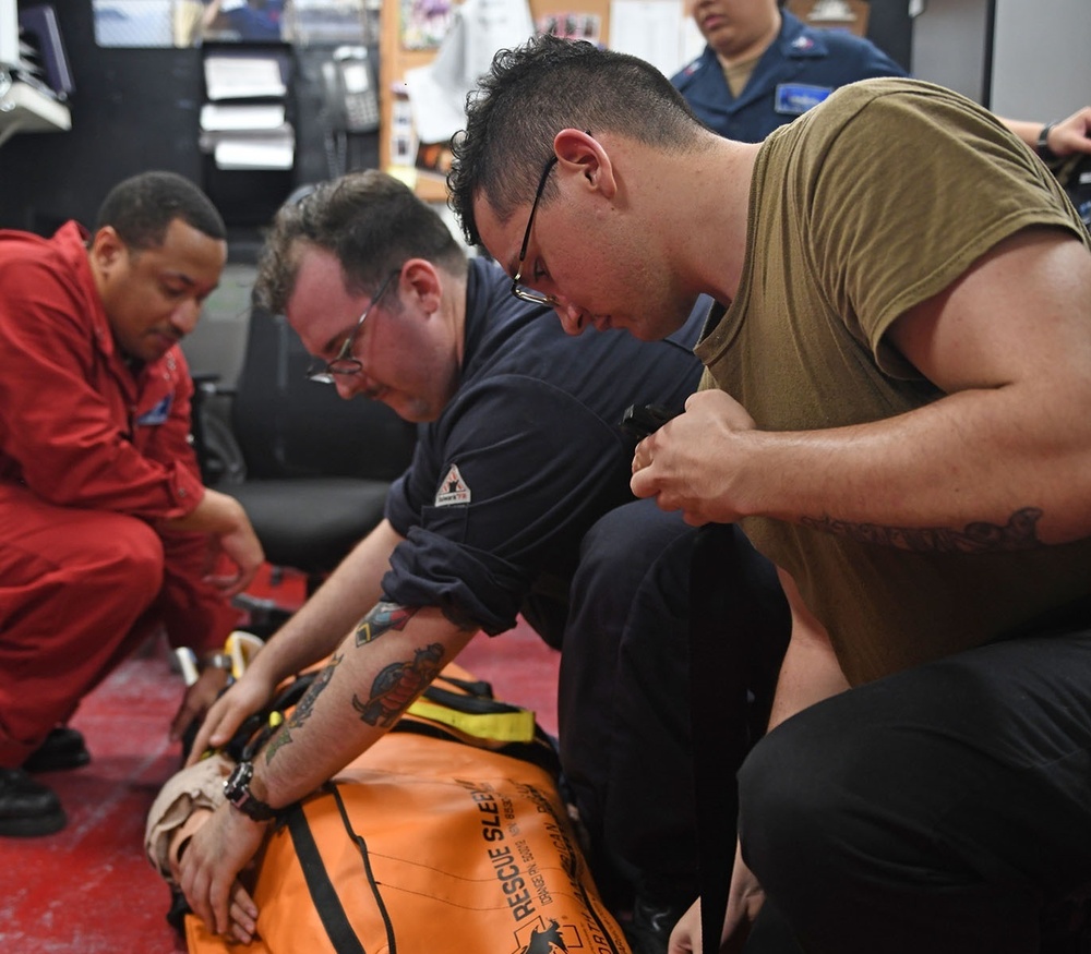 USS Blue Ridge Conducts Medical Training Team Drills