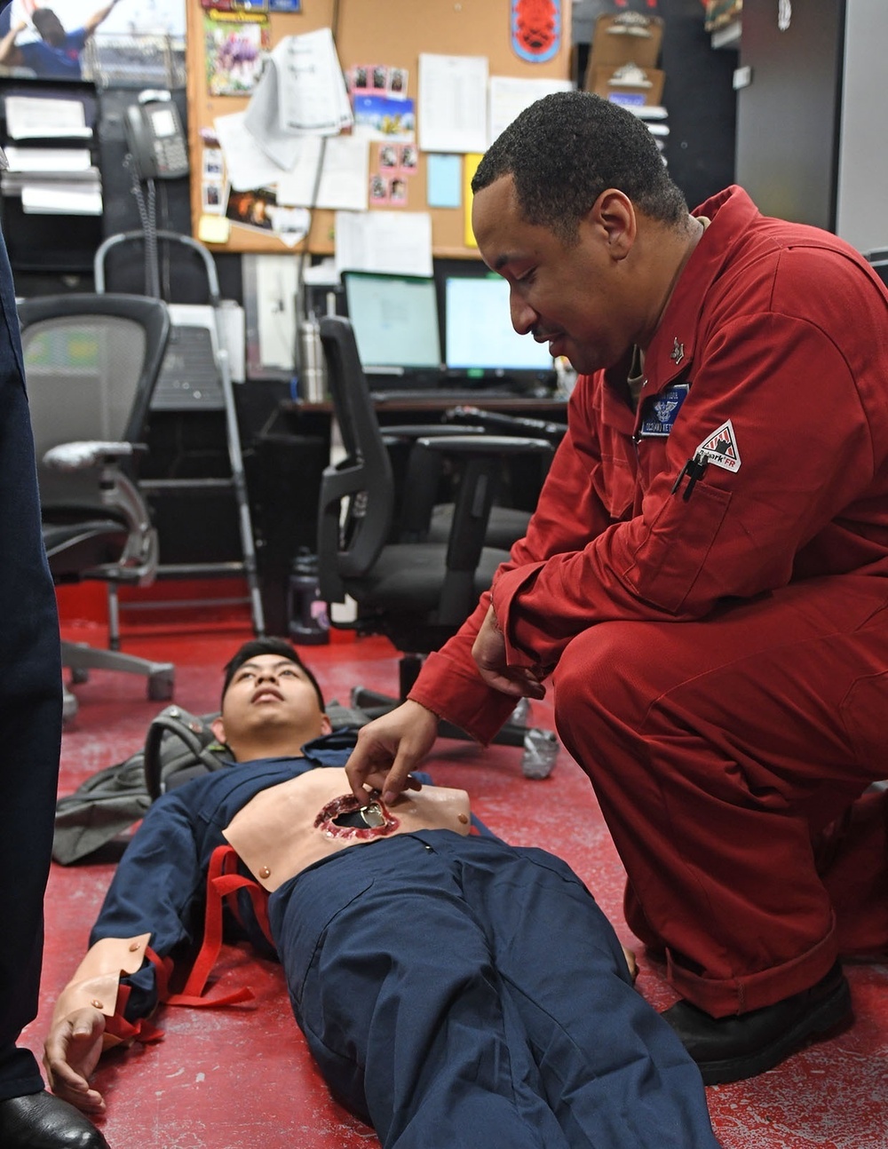 USS Blue Ridge conducts Medical Training Team drills