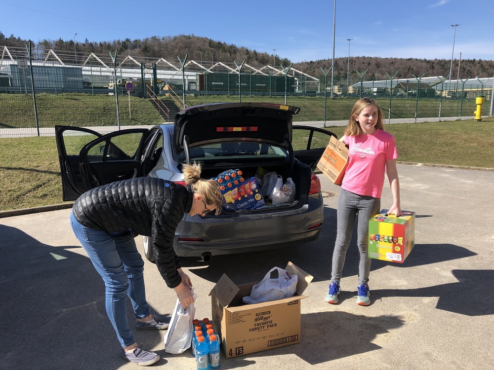 The Hohenfels Spouses Club donates food to soldiers working pandemic response