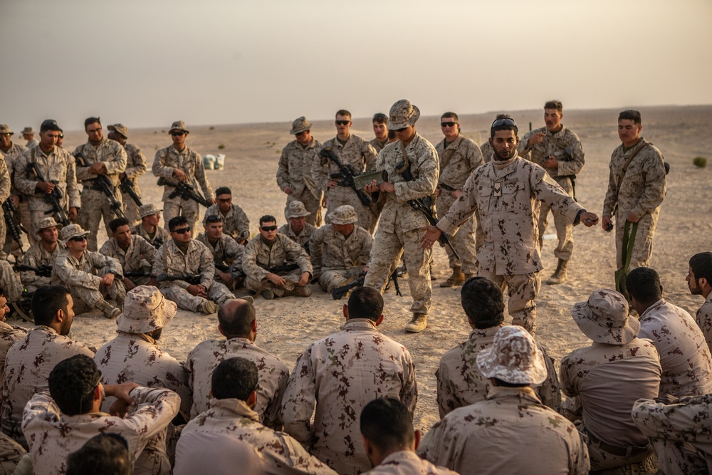 U.S. Marines and UAE Soldiers Conduct Claymore Training