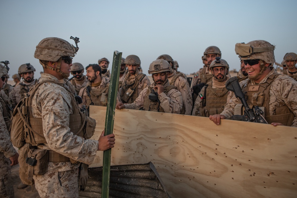 U.S. Marines and UAE Soldiers Conduct Claymore Training