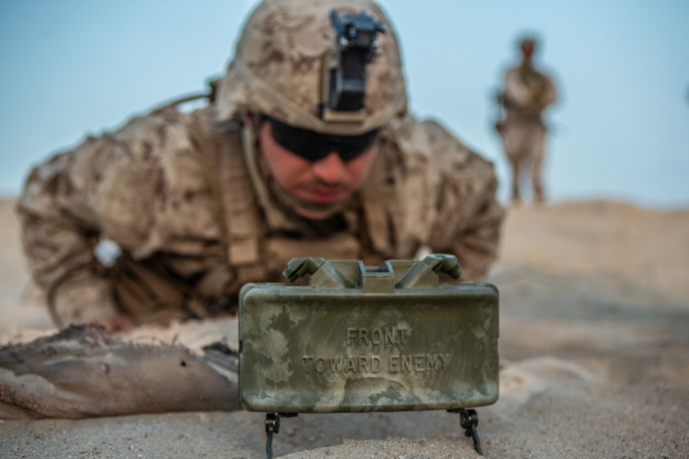 U.S. Marines and UAE Soldiers Conduct Claymore Training