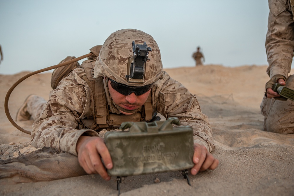 U.S. Marines and UAE Soldiers Conduct Claymore Training