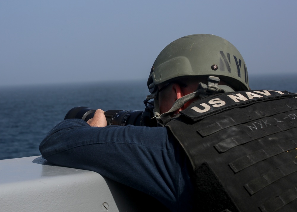 Marines provide security during strait transit