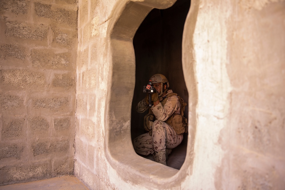 UAE Armed Forces and U.S. Marines conduct Bilateral Sector Clearing on a Facility