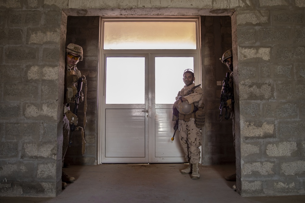 UAE Armed Forces and U.S. Marines conduct Bilateral Sector Clearing on a Facility