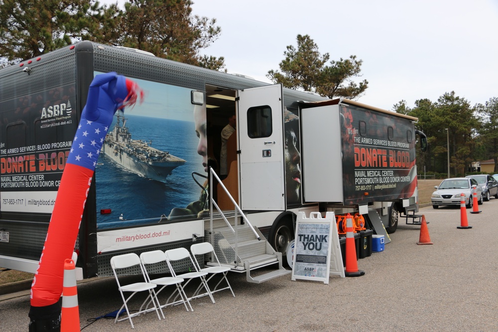 IWTC Virginia Beach Sailors Donate Blood to Save Lives