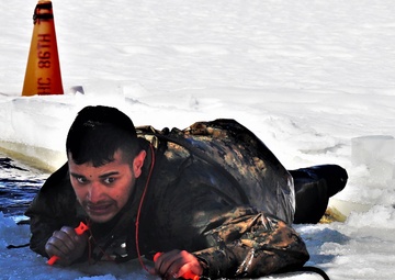 Photo Essay: Cold-Weather Operations Course Class 20-04 training ops