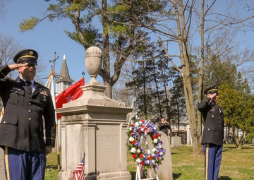 Army Reserve leader honors past president