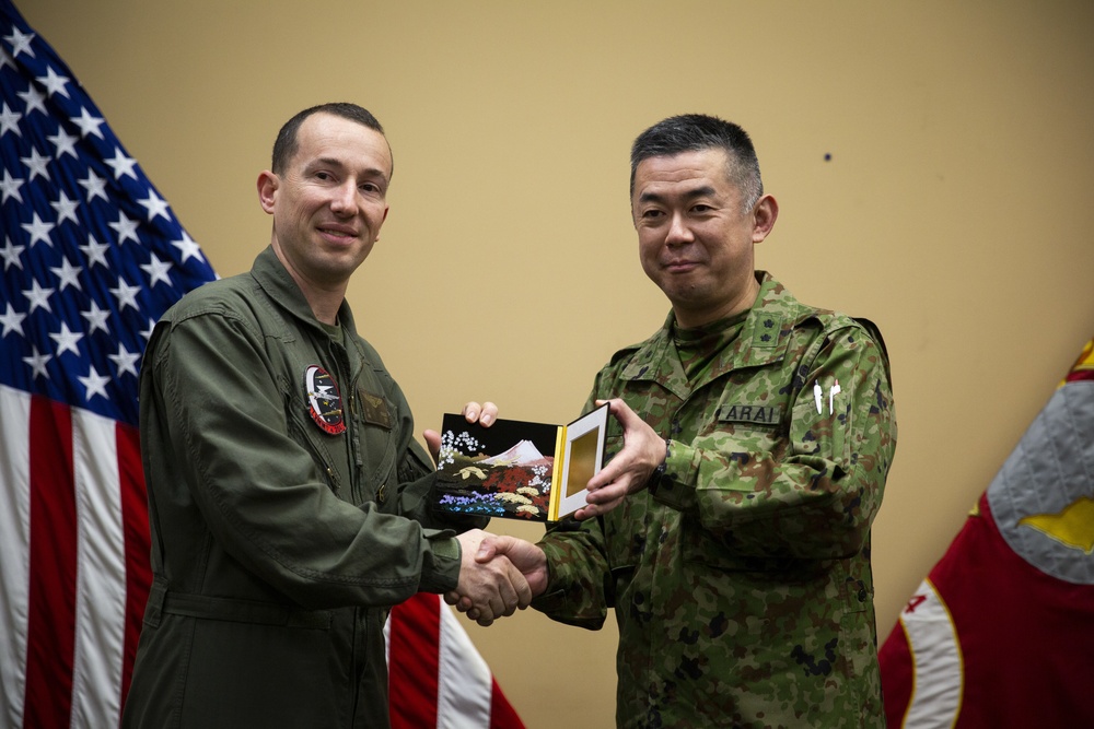 JGSDF Maj. Gen. Sakai visits VMMT-204