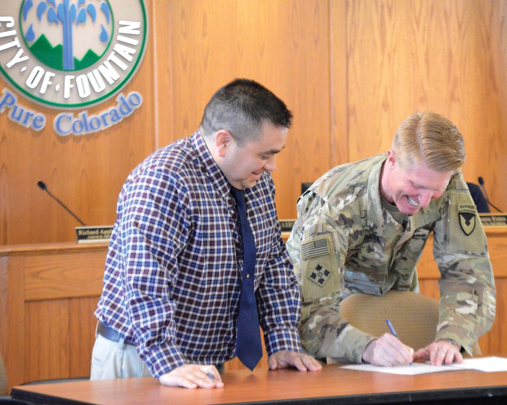 Fort Carson, City of Fountain formalize partnership