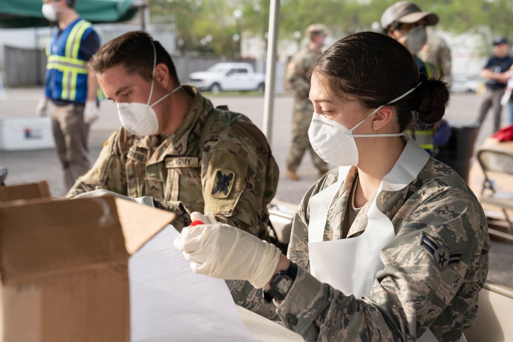 La. Guard assists New Orleans drive-through testing sites