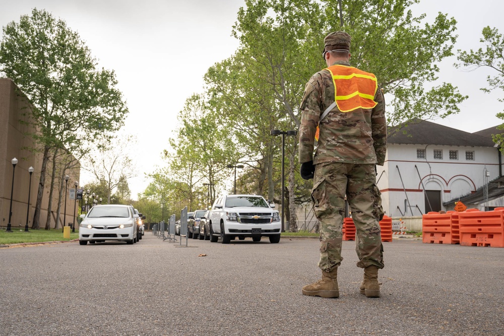 La. Guard assists New Orleans drive-through testing sites