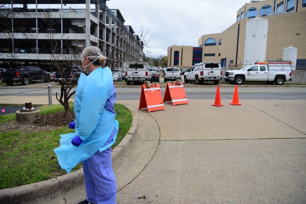 Arkansas National Guardsmen assist with Covid-19 testing