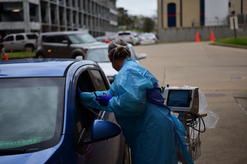Arkansas National Guardsmen assist with Covid-19 testing