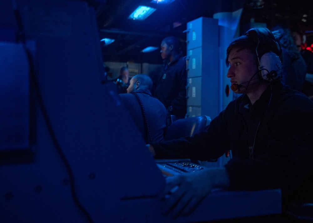 USS Mustin Conducts Operations in Combat Information Center