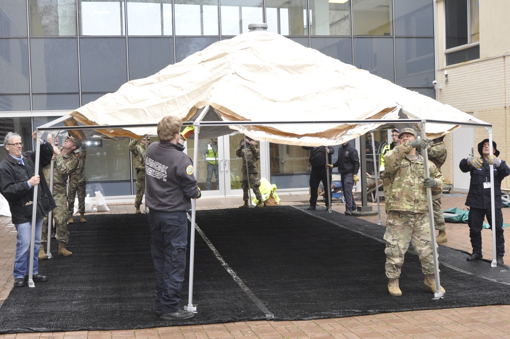 DVIDS - News - NY National Guard supports local hospitals with tents ...