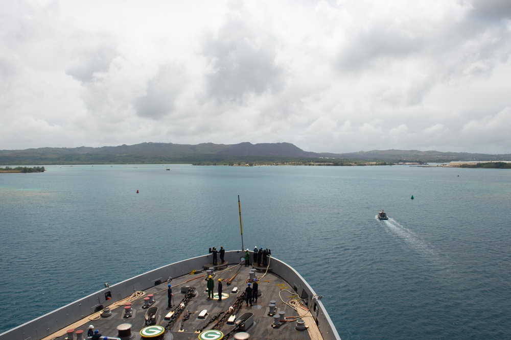 USS Green Bay pulls in to Guam, March 21, 2020