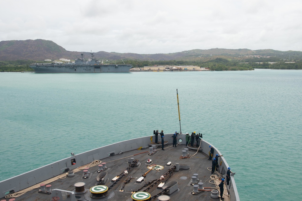 USS Green Bay pulls in to Guam, March 21, 2020