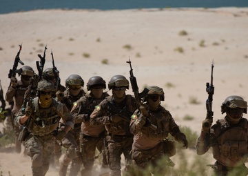 Training on small unit tactics at Flintlock 20