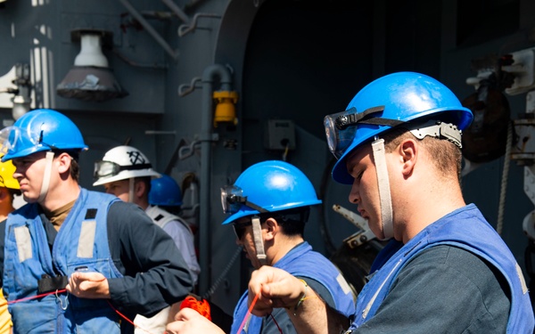 Vella Gulf Conducts Operations in the Gulf of Aden