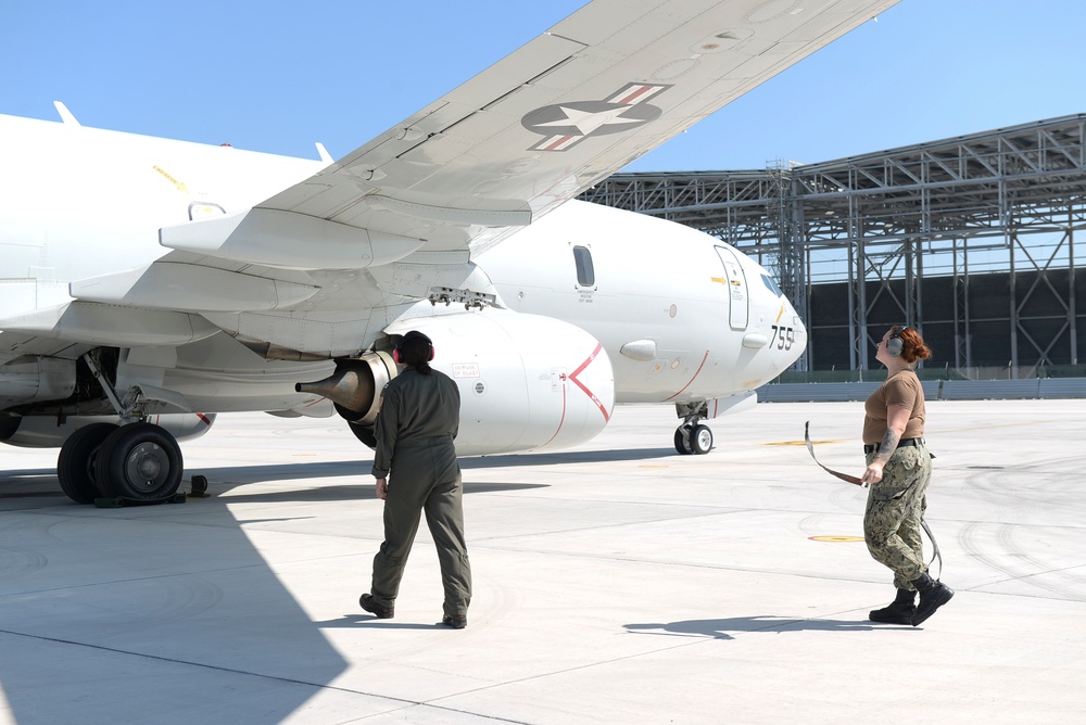 LT Jensen, AT3 Mckenzie Perform Pre-Flight Walk around