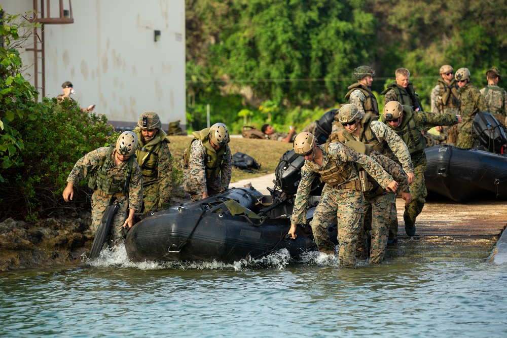31st MEU small boat company conducts integration exercise with Mark VI patrol boats