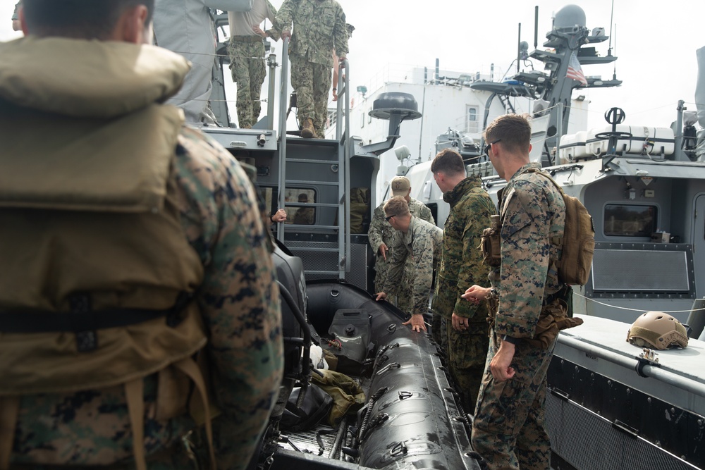 DVIDS - Images - 31st MEU small boat company conducts integration ...