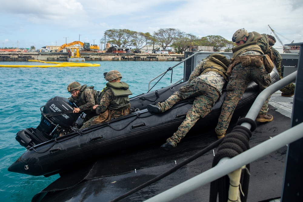 DVIDS - Images - 31st MEU small boat company conducts integration ...