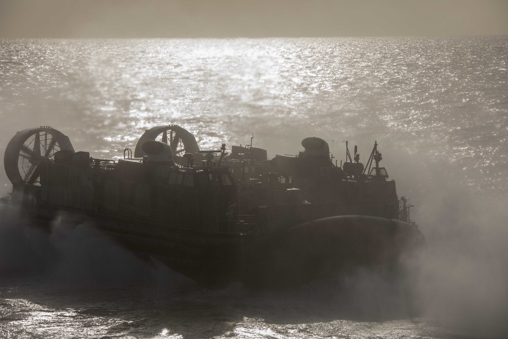 USS New York performs LCAC operations