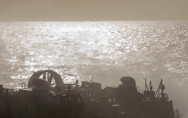 USS New York performs LCAC operations