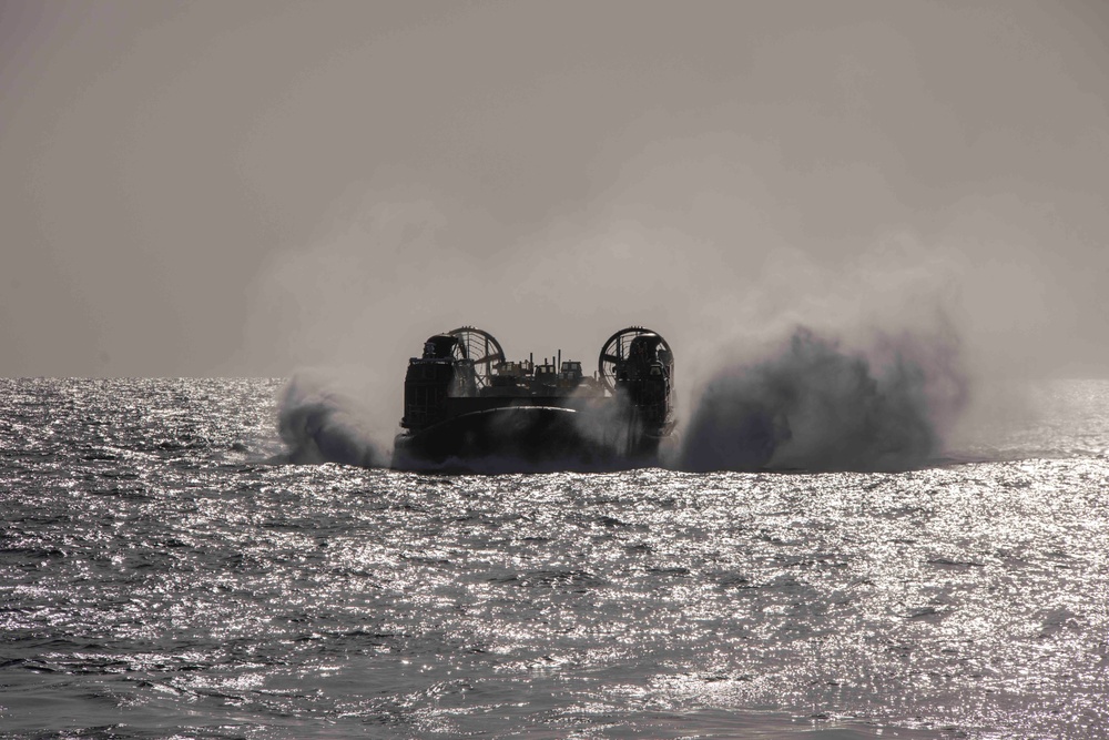 USS New York performs LCAC operations