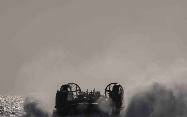 USS New York performs LCAC operations