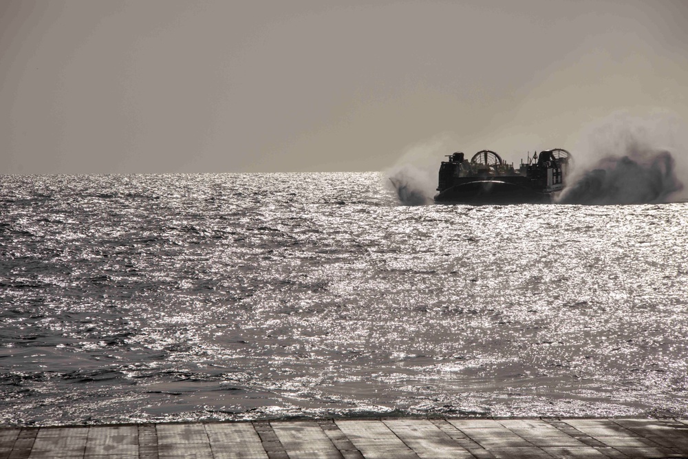 USS New York performs LCAC operations